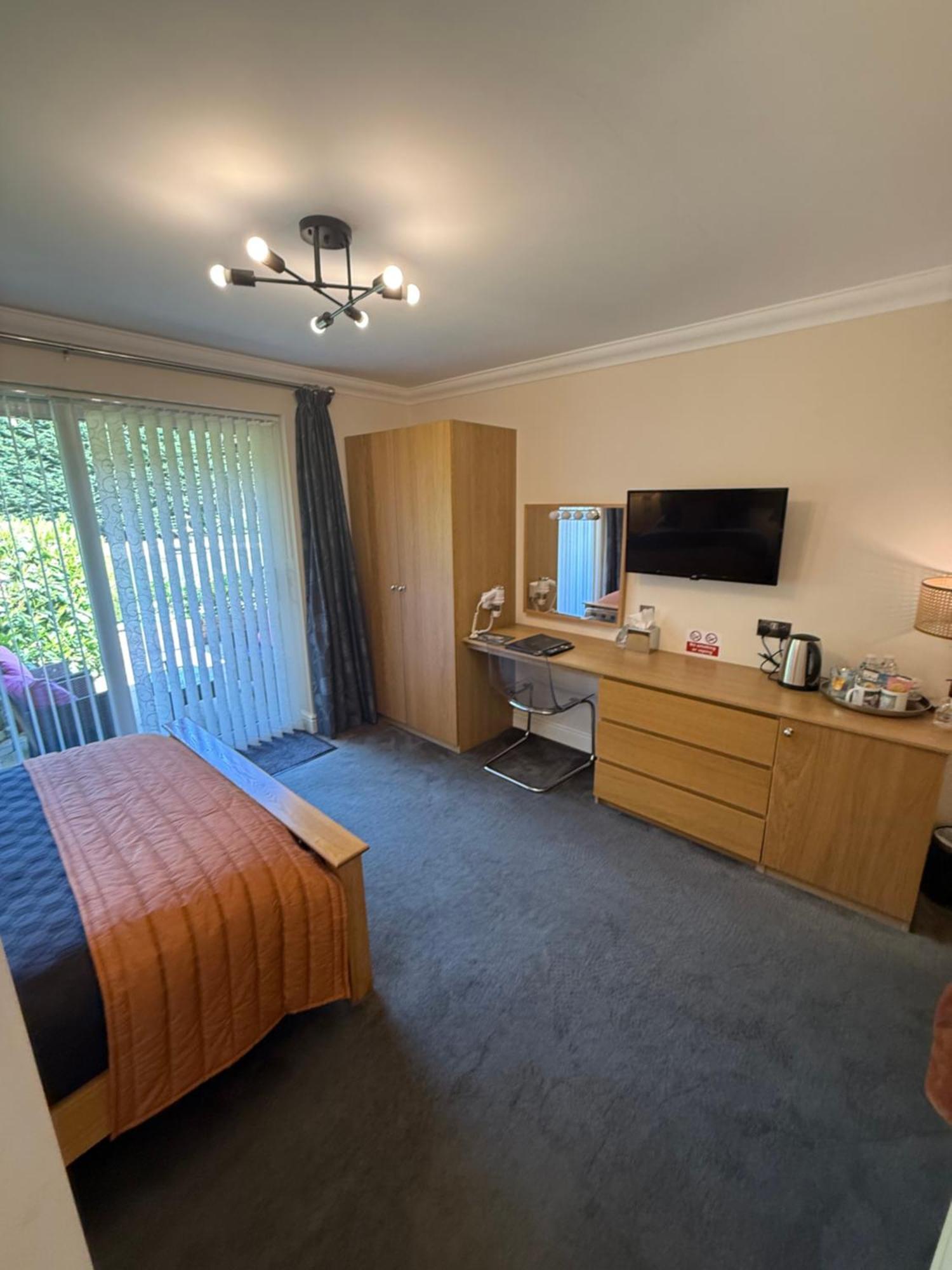 Barncroft Luxury Bed & Breakfast Solihull Eksteriør billede